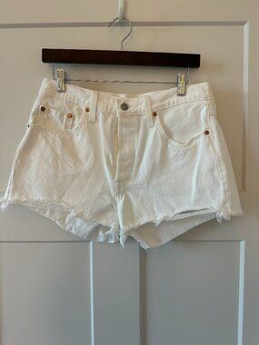 Levi’s 501 Shorts (White)